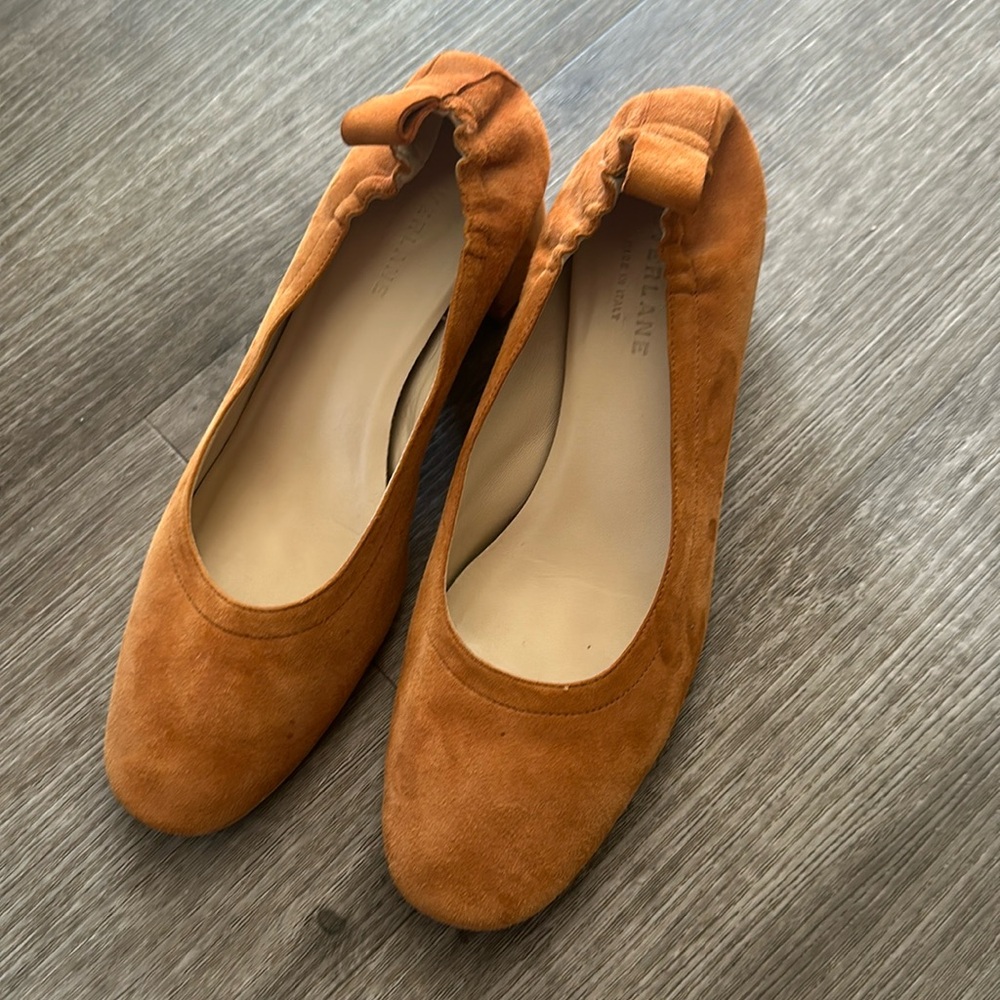 Everlane The Italian Leather Day Heel in Almond Suede, Size 7